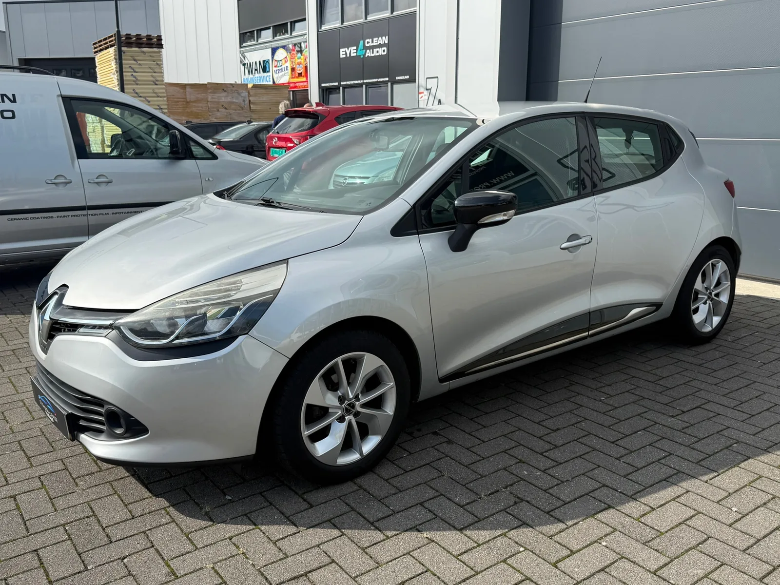 Renault Clio (2015) — foto 1