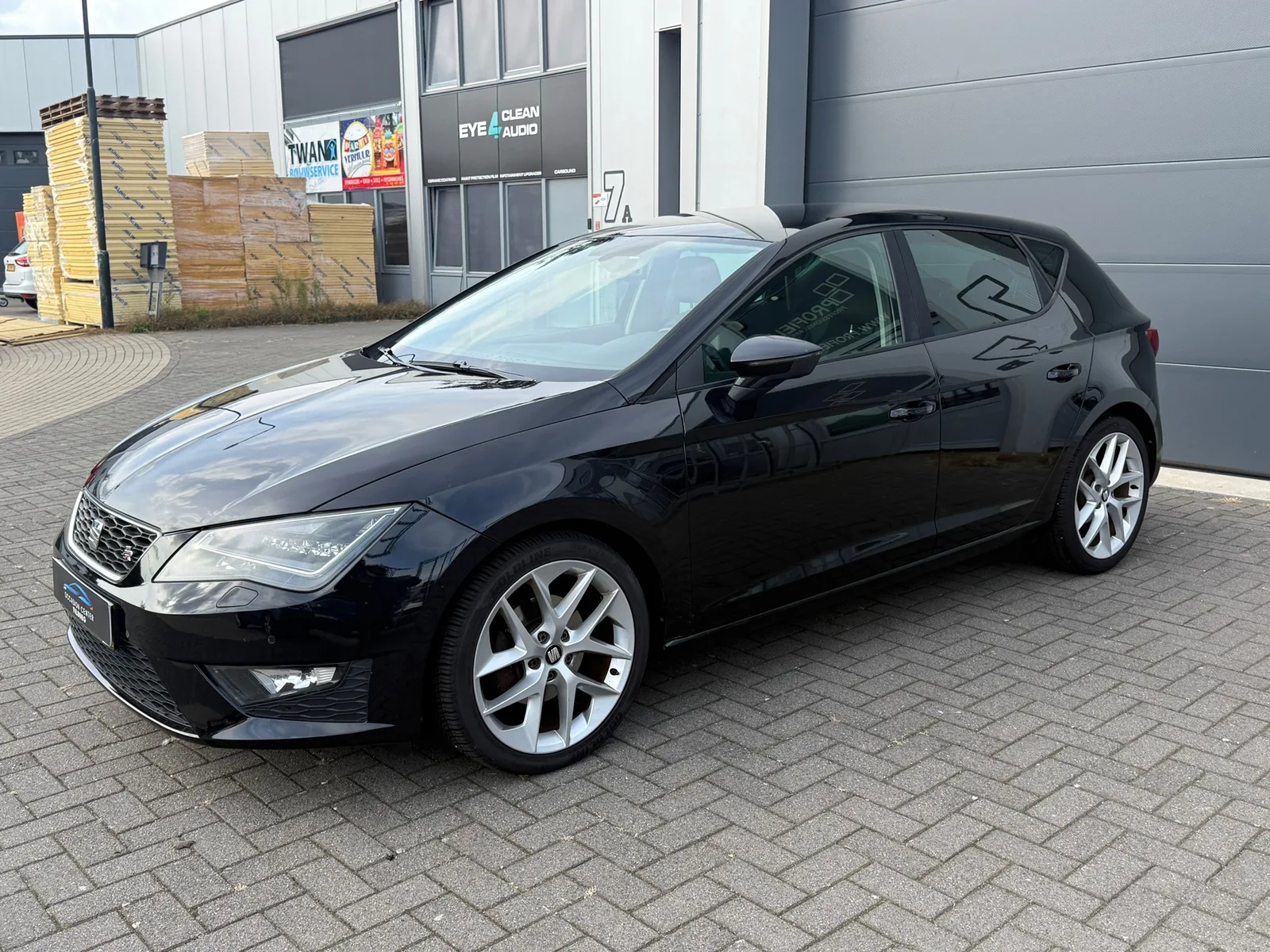 SEAT Leon (2013) — foto 1