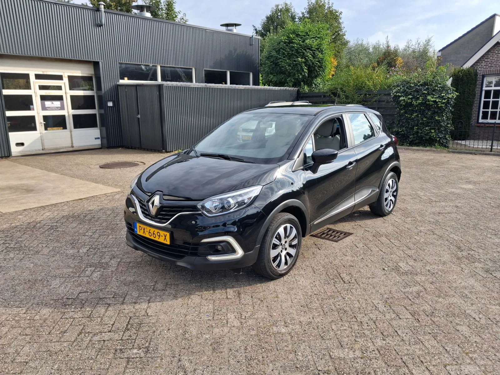 Renault Captur (2017) — foto 1