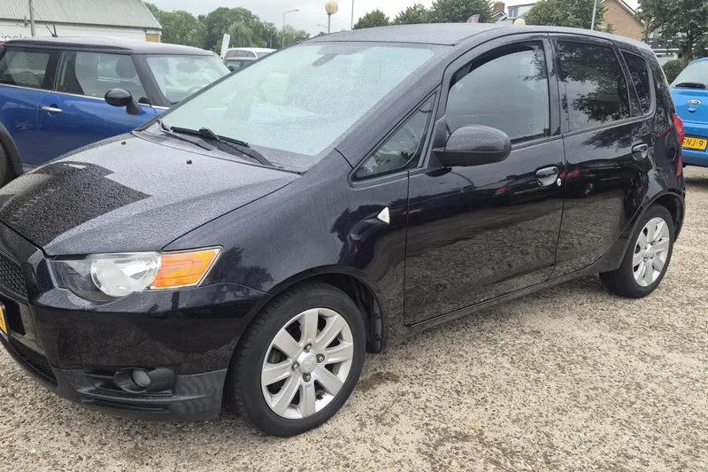 Mitsubishi Colt (2011)