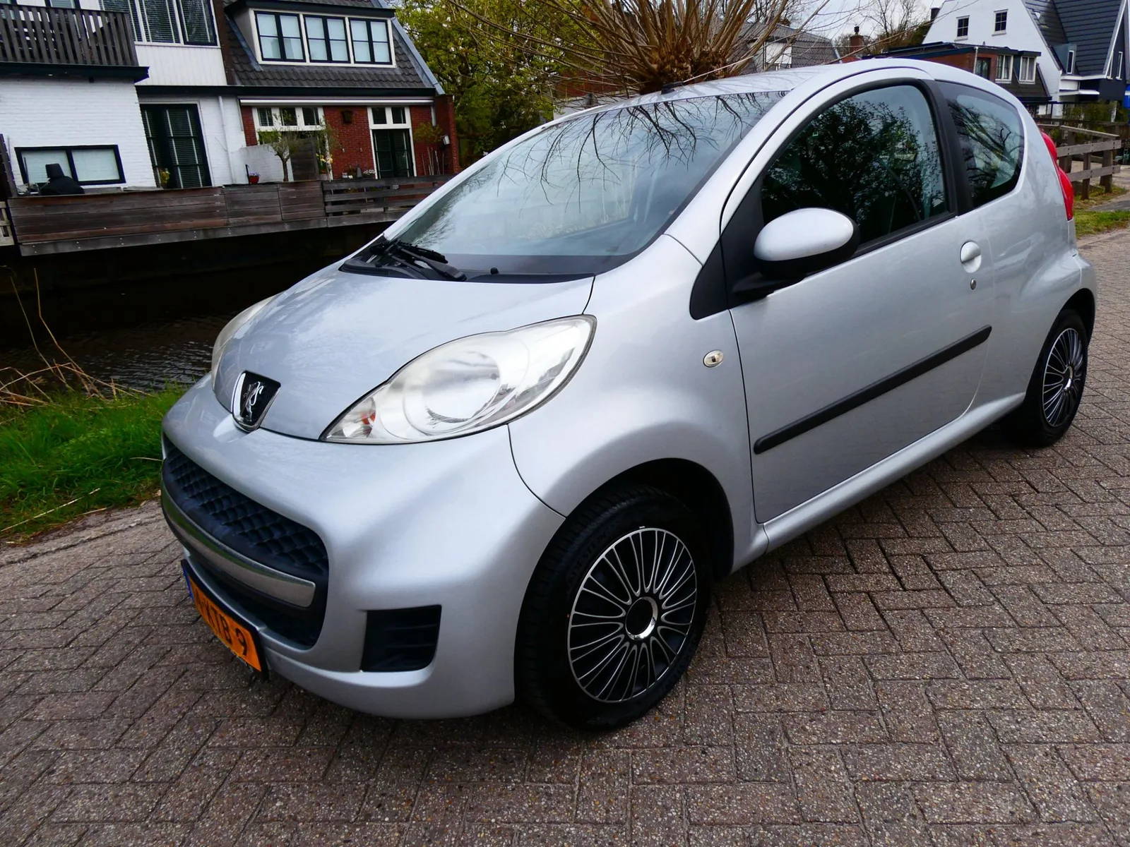 Peugeot 107 (2010) — foto 1