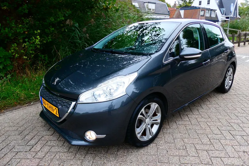 Peugeot 208 (2012)