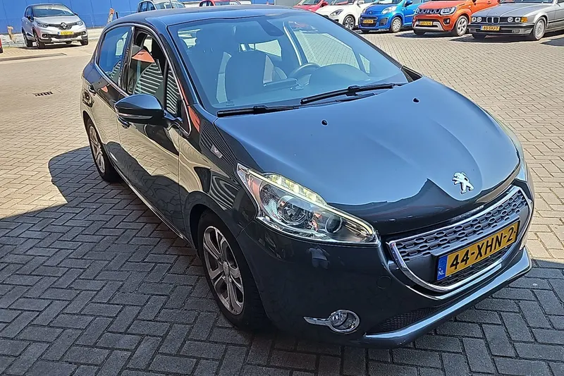 Peugeot 208 (2012)