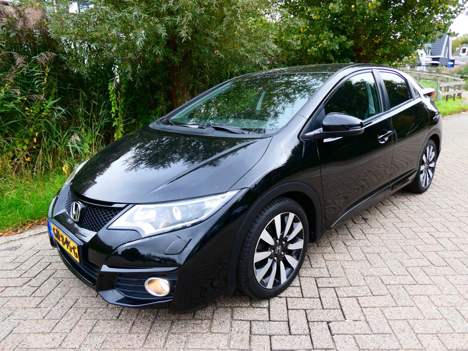 Honda Civic (2015) — foto 1