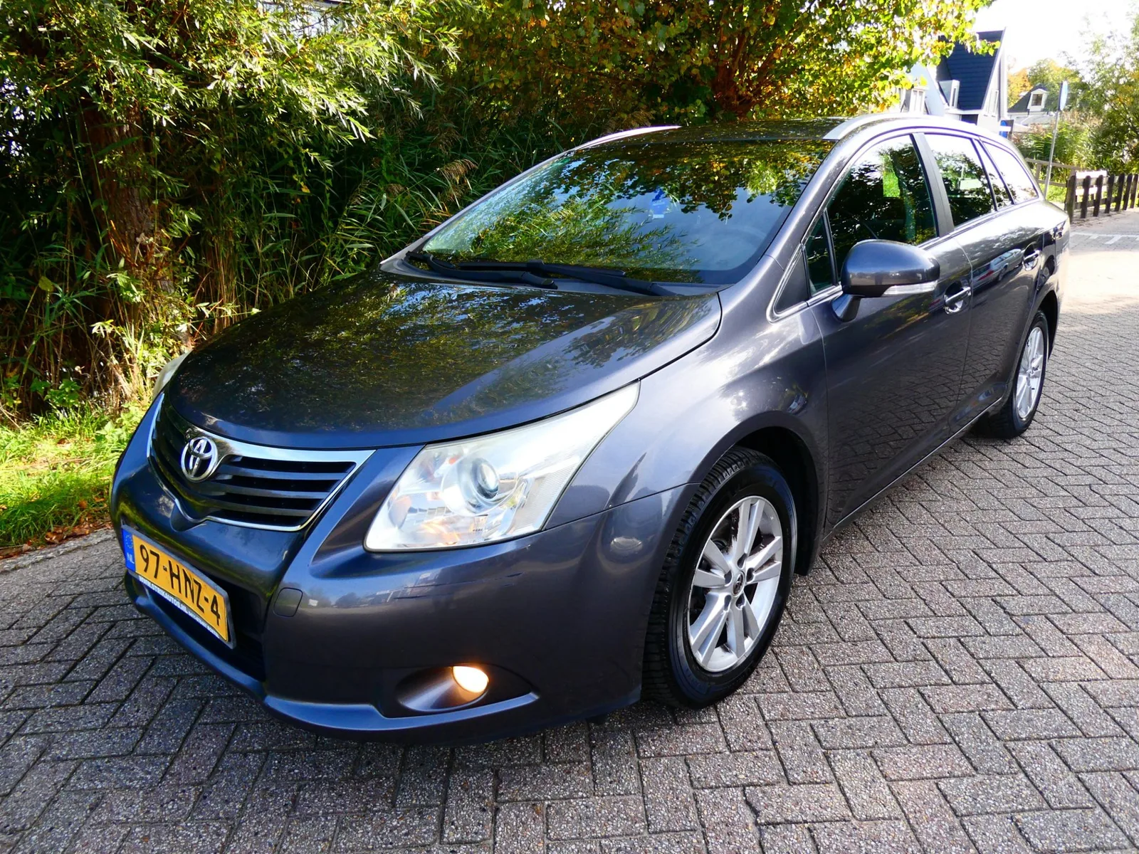 Toyota Avensis (2009) — foto 1