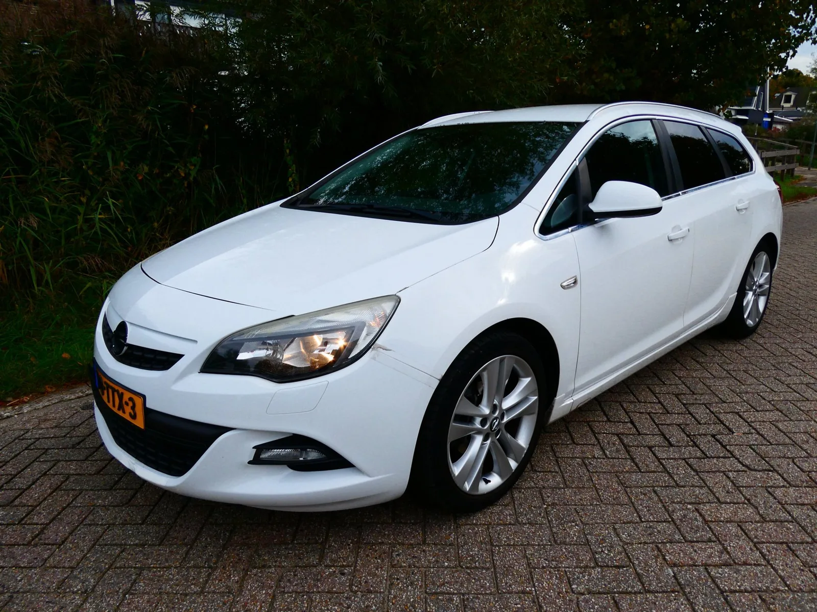 Opel Astra (2012) — foto 1