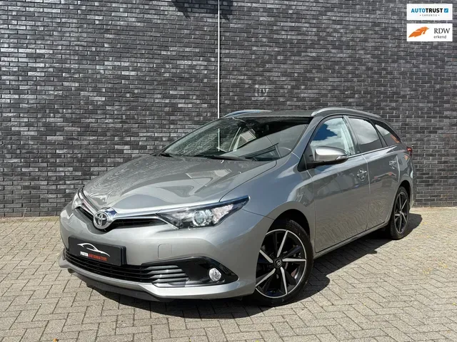 Toyota Auris (2017) — foto 1