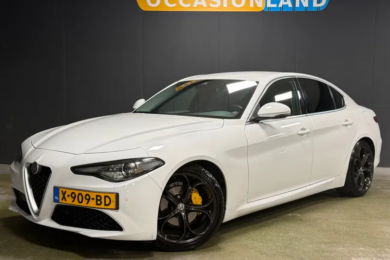 Alfa Romeo Giulia (2017)