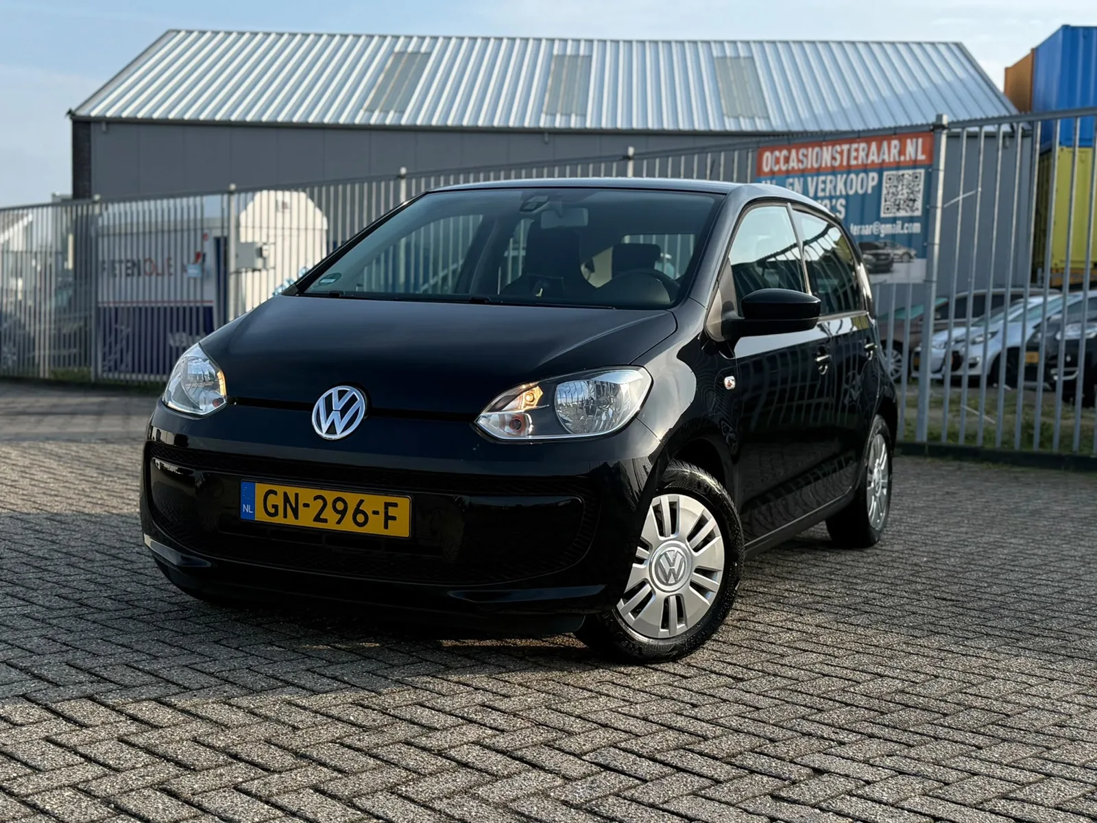 Volkswagen Up! (2015) — foto 1
