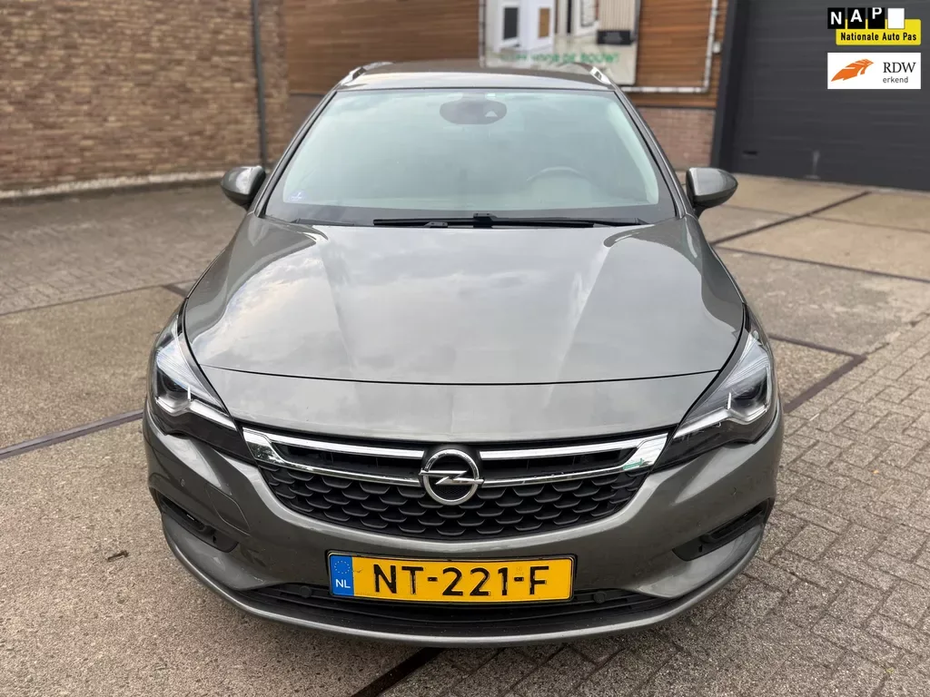 Opel Astra (2017) — foto 1