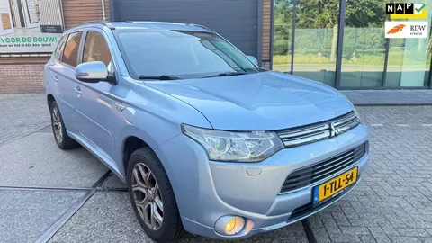 Mitsubishi Outlander (2014) — foto 1