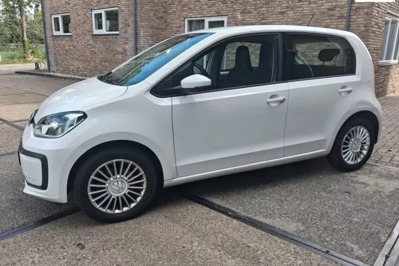 Volkswagen Up! (2017)