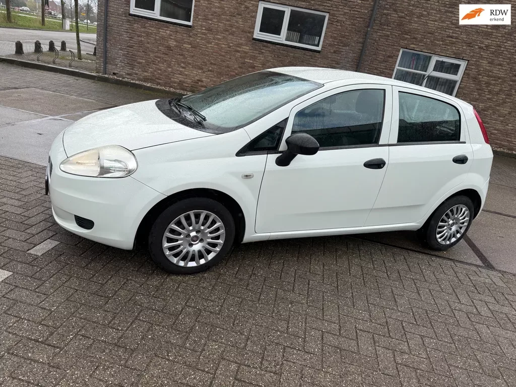 Fiat Grande Punto (2011) — foto 1