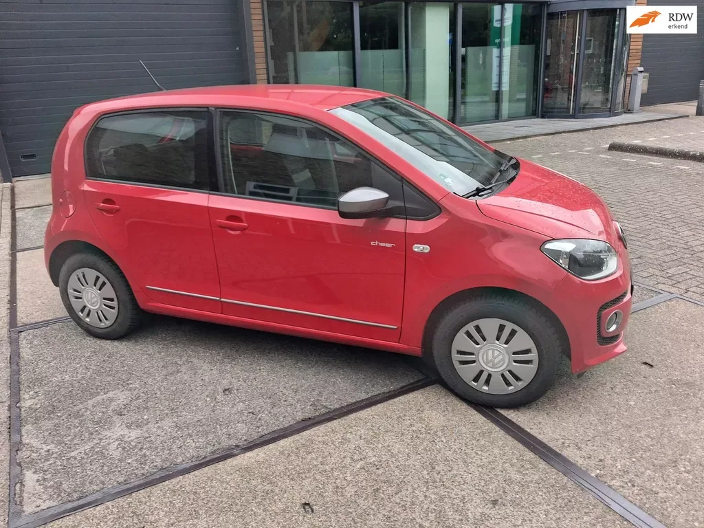Volkswagen Up! (2014) — foto 1