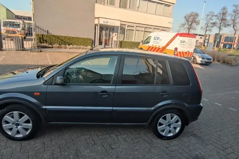 Ford Fusion (2007)