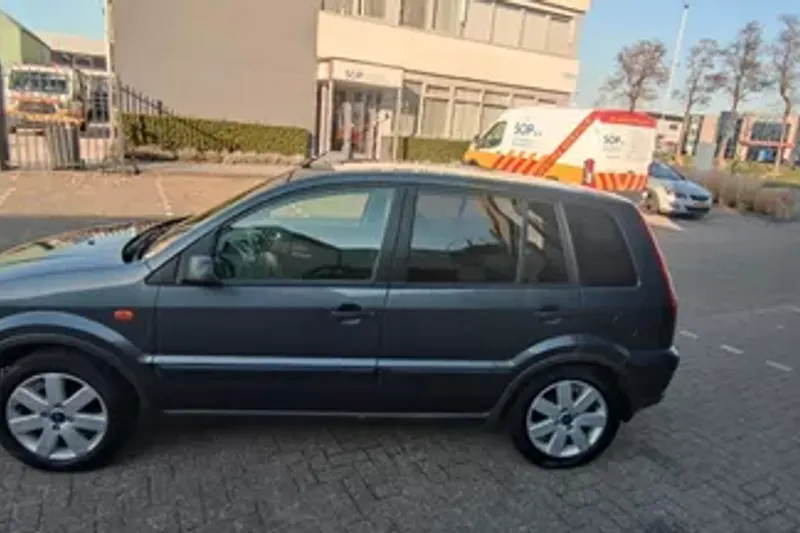Ford Fusion (2007)