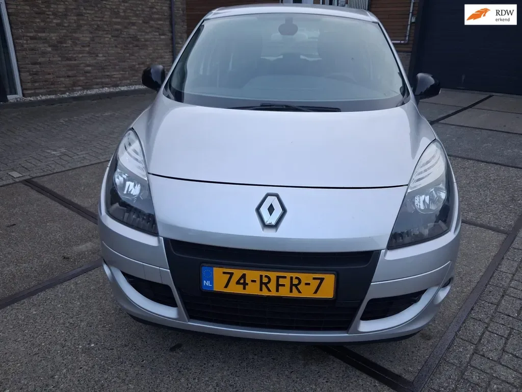 Renault Scénic (2011) — foto 1