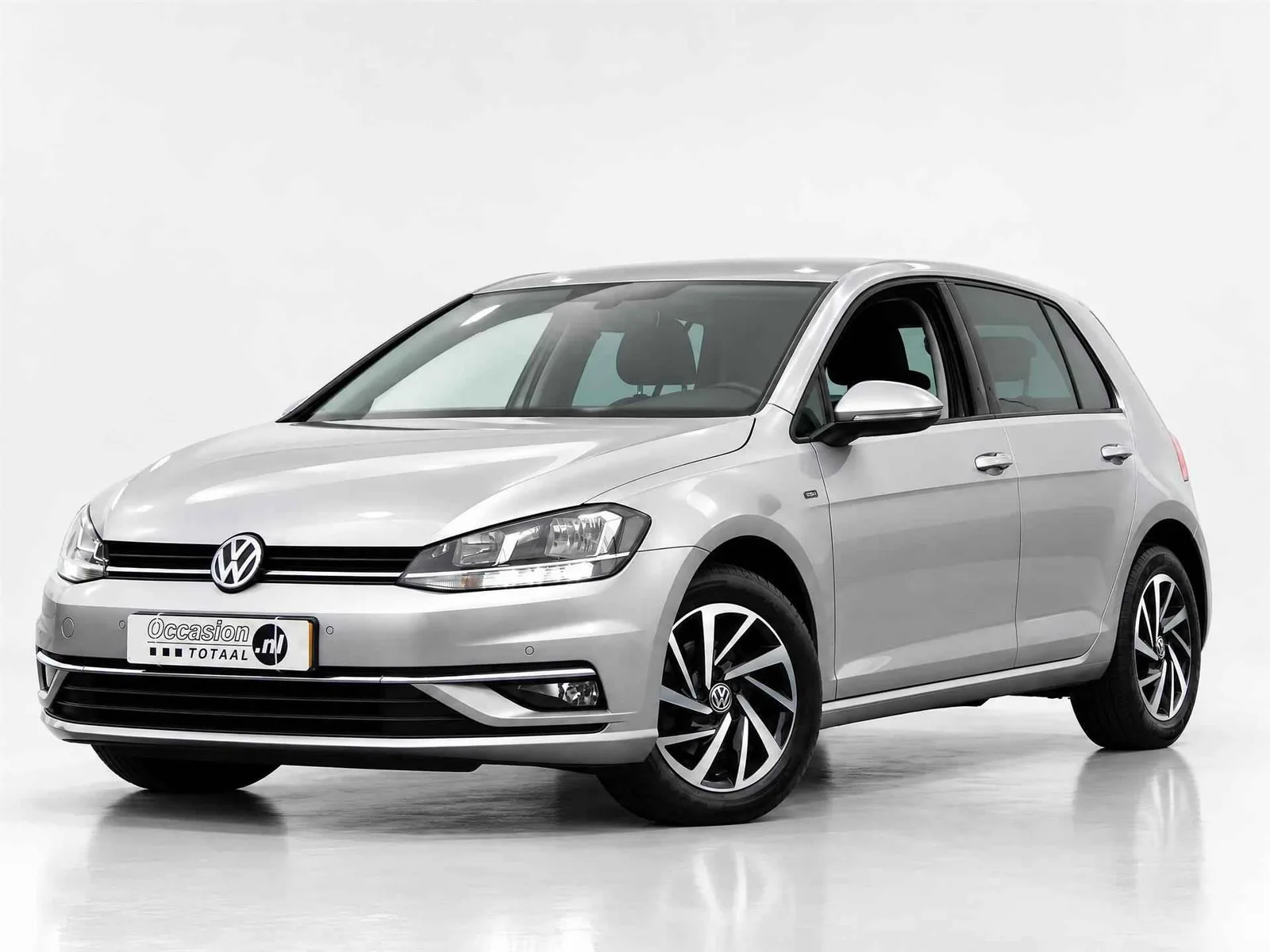 Volkswagen Golf (2019) — foto 1