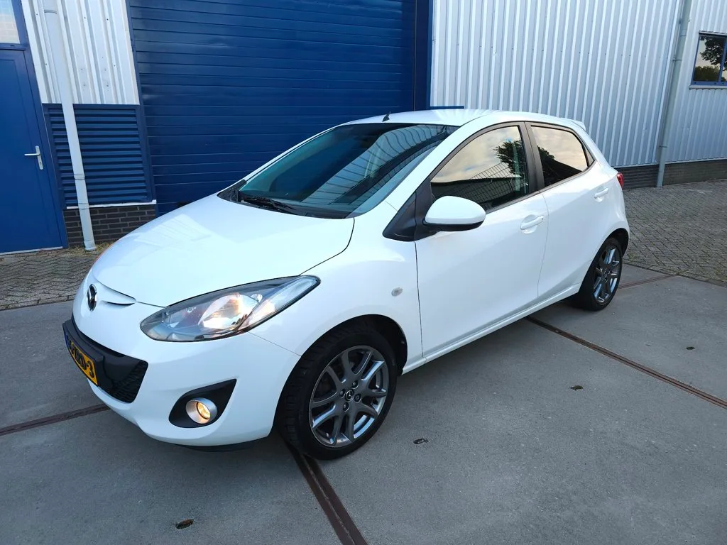 Mazda 2 (2013) — foto 1