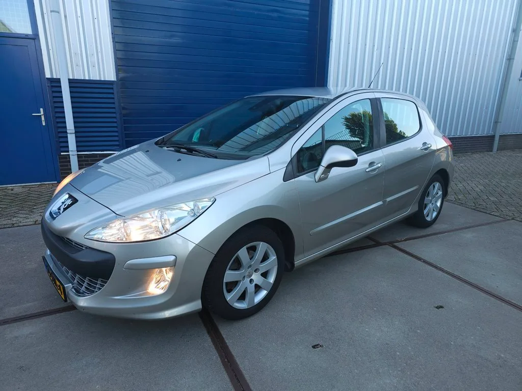 Peugeot 308 (2009) — foto 1