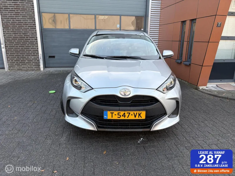 Toyota Yaris (2023) — foto 1