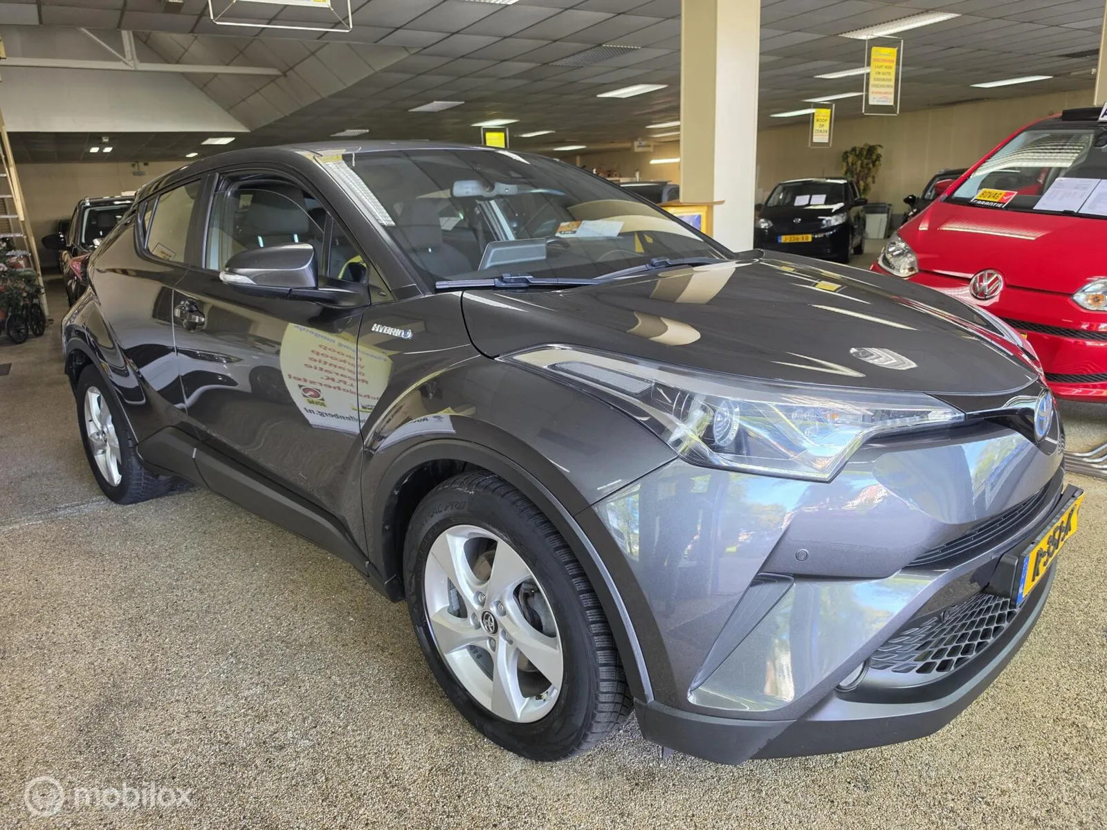 Toyota C-HR (2017) — foto 1