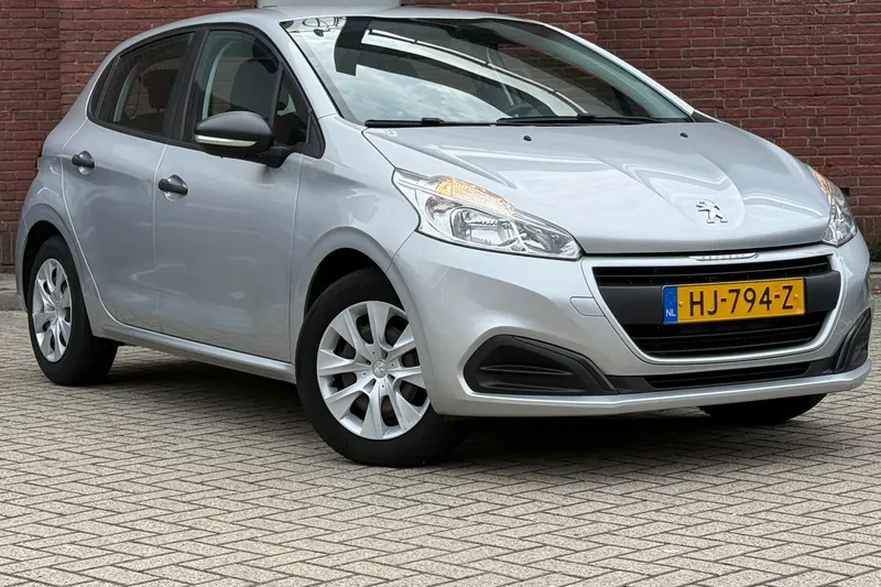 Peugeot 208 (2015)