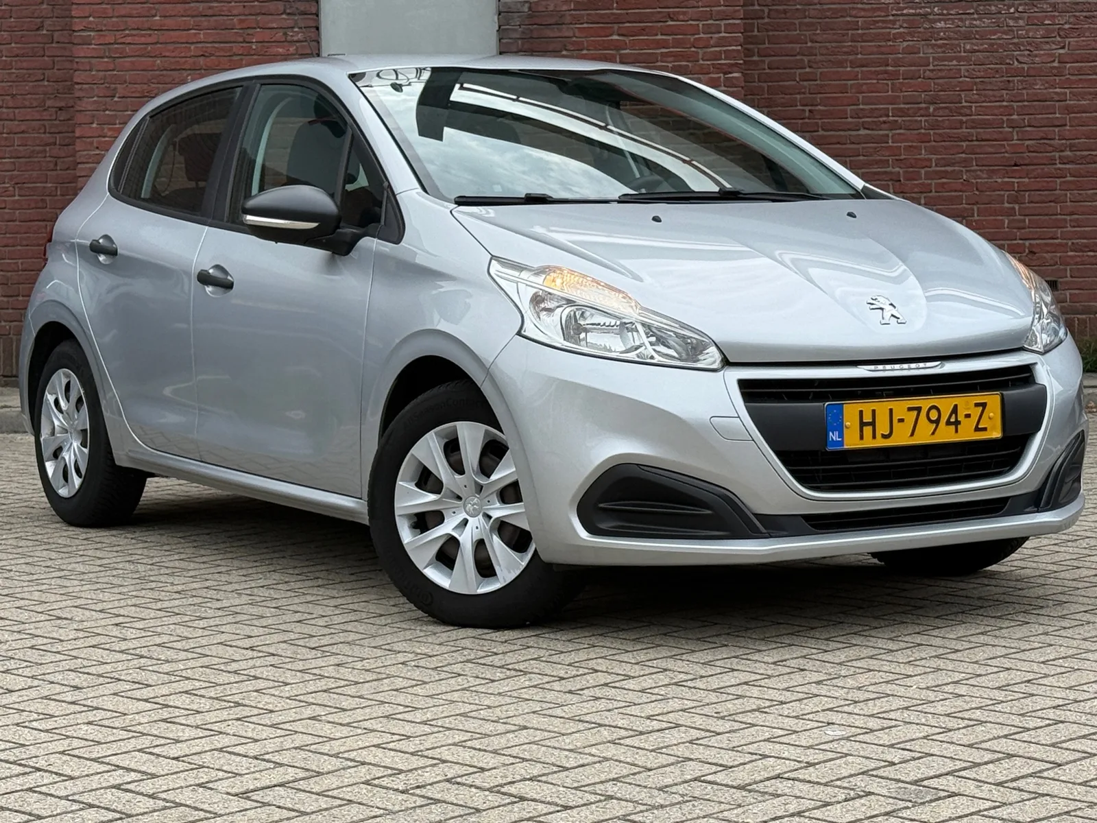Peugeot 208 (2015) — foto 1