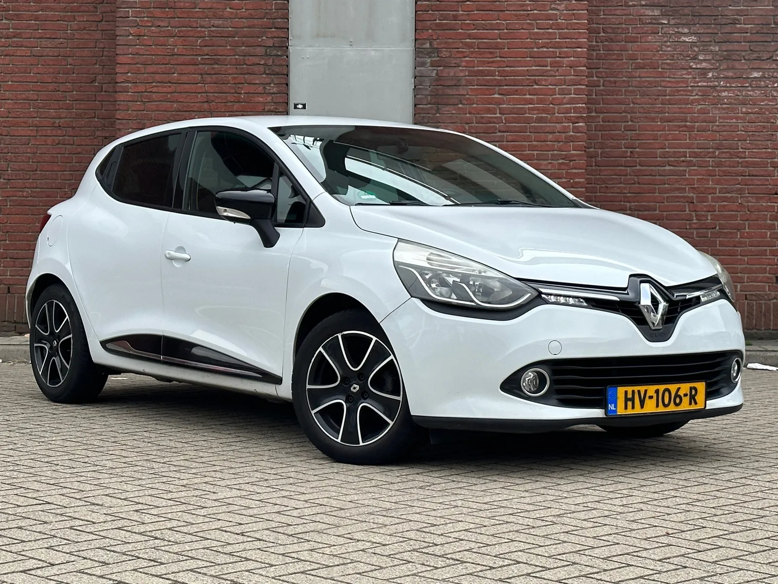 Renault Clio (2016) — foto 1