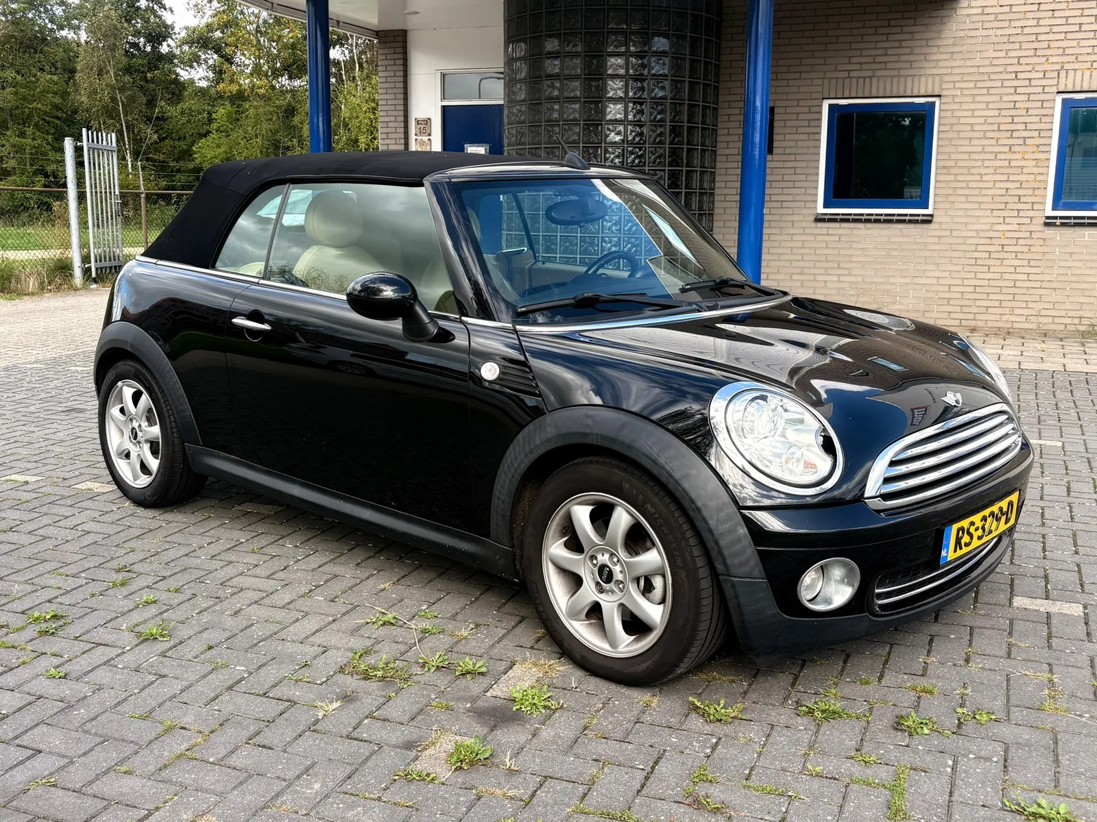 MINI Cabrio (2009) — foto 1
