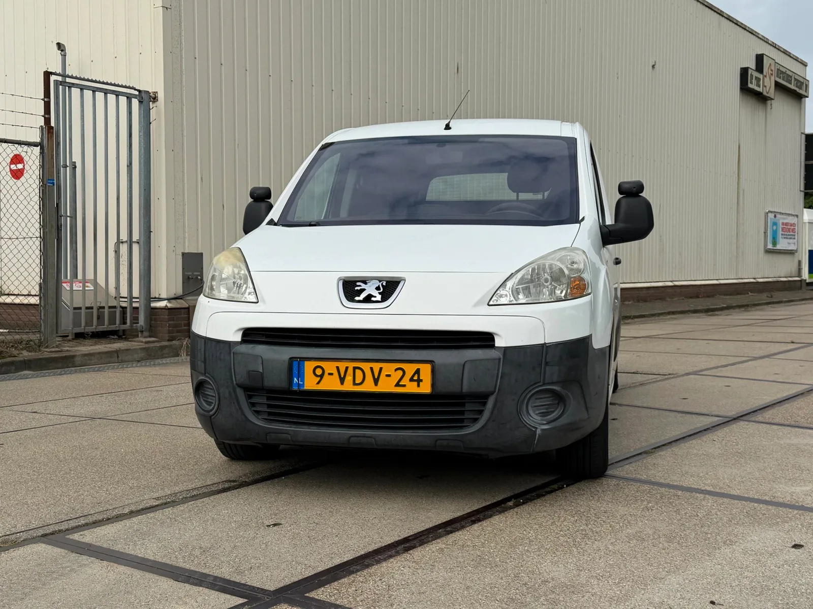 Peugeot Partner (2009) — foto 1