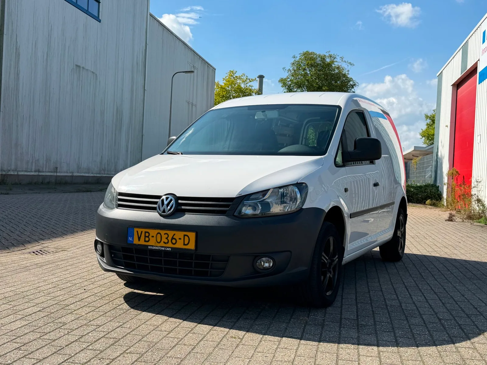 Volkswagen Caddy (2013) — foto 1