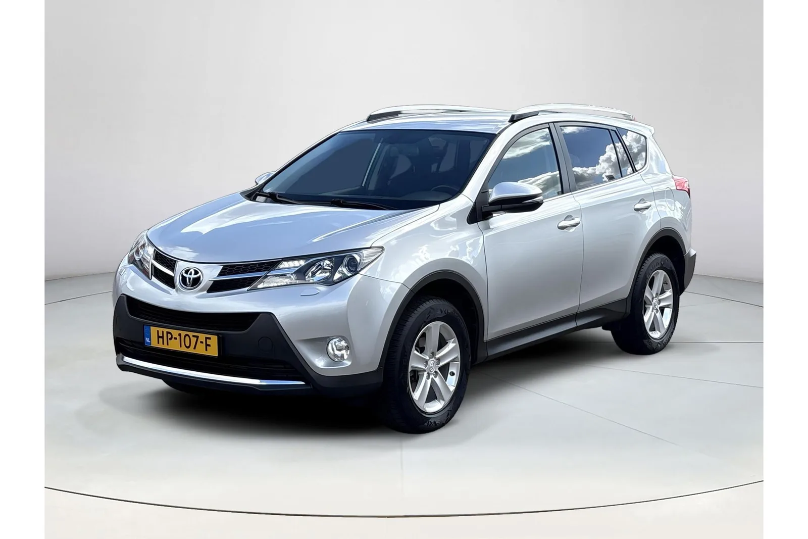 Toyota RAV4 (2014) — foto 1