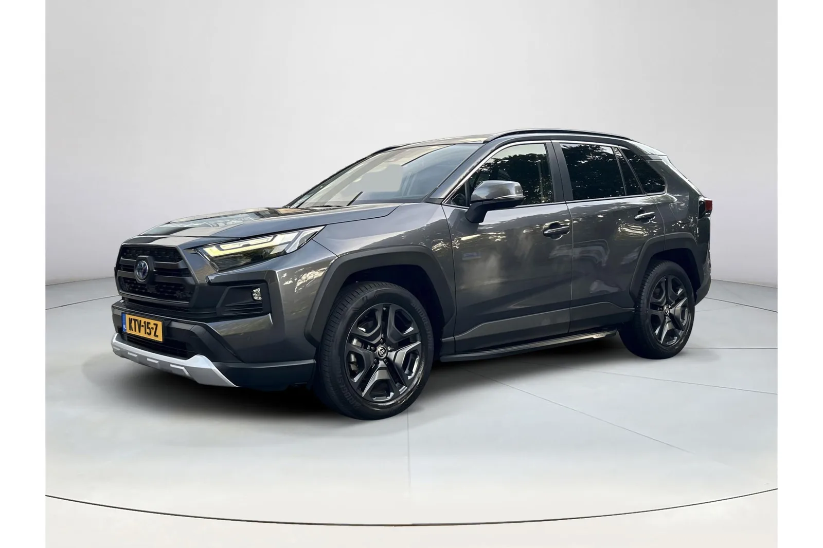 Toyota RAV4 (2023) — foto 1