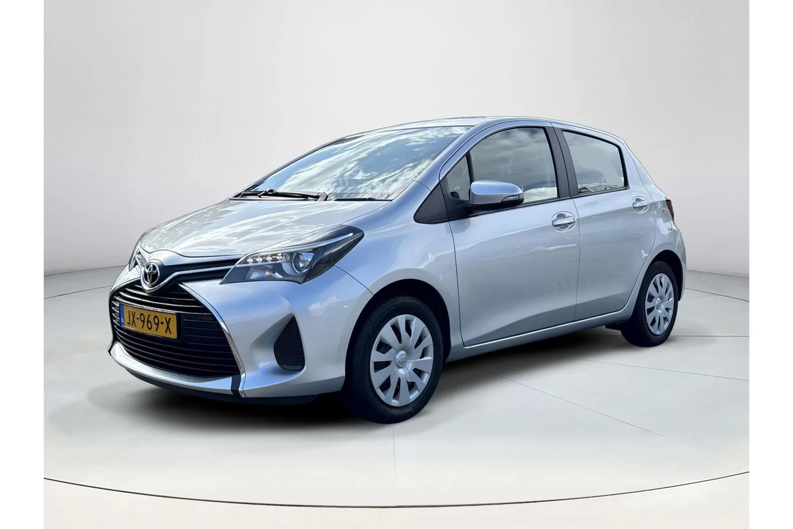 Toyota Yaris (2016) — foto 1