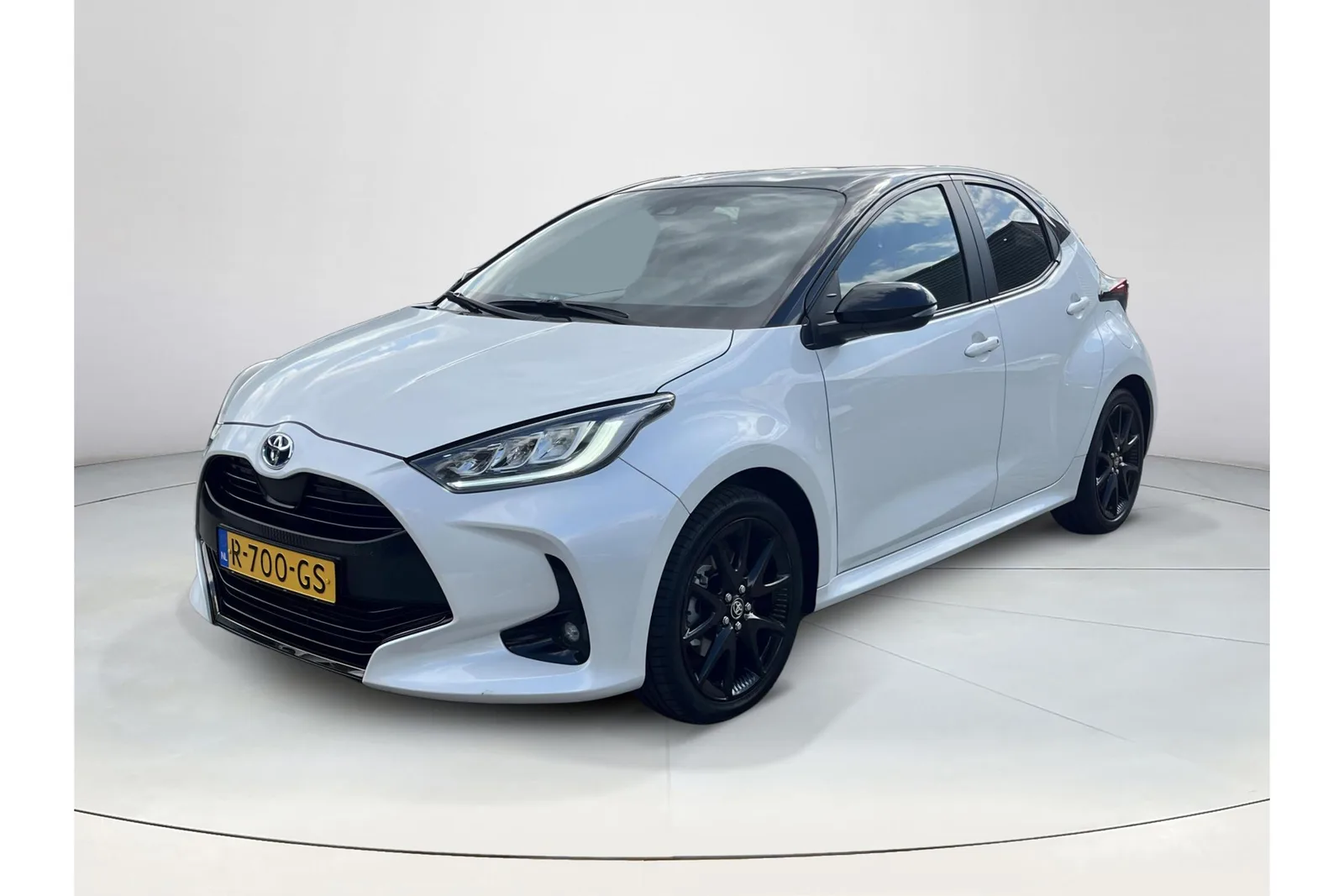 Toyota Yaris (2022) — foto 1