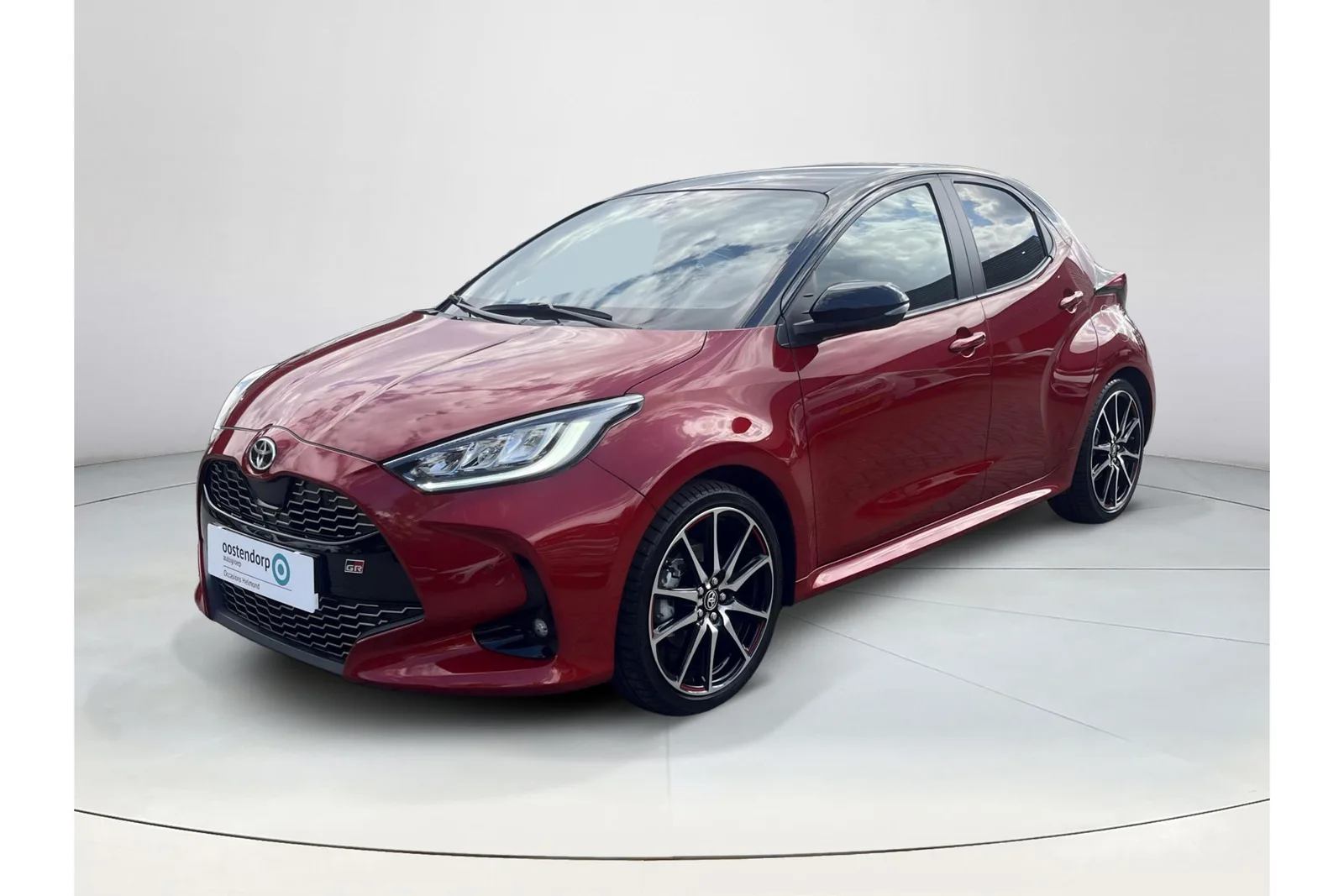 Toyota Yaris (2023) — foto 1
