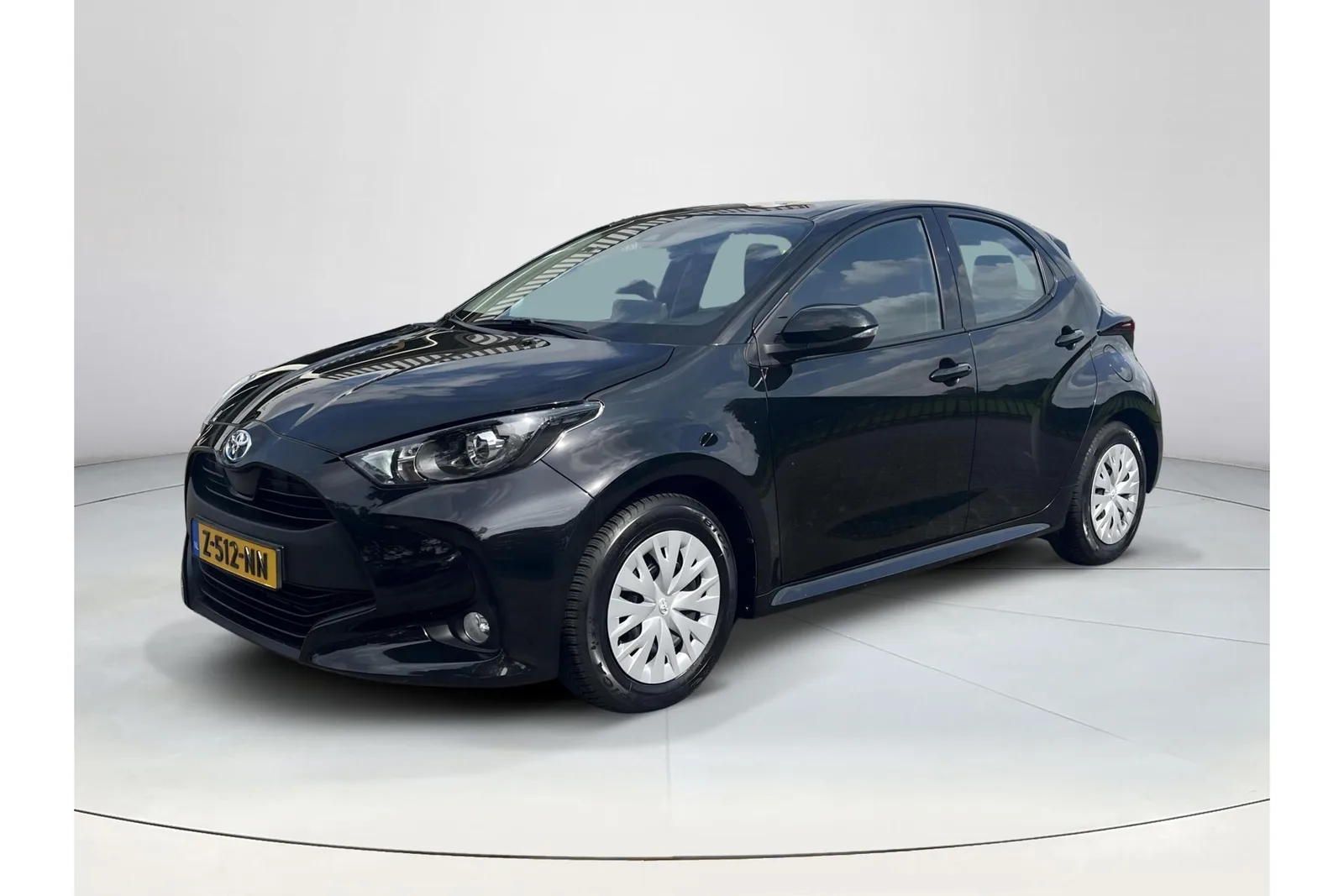 Toyota Yaris (2023) — foto 1