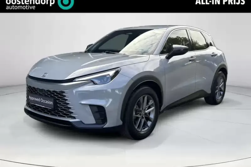 Lexus LBX (2024)