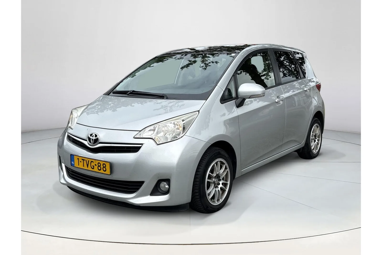 Toyota Verso S (2014) — foto 1