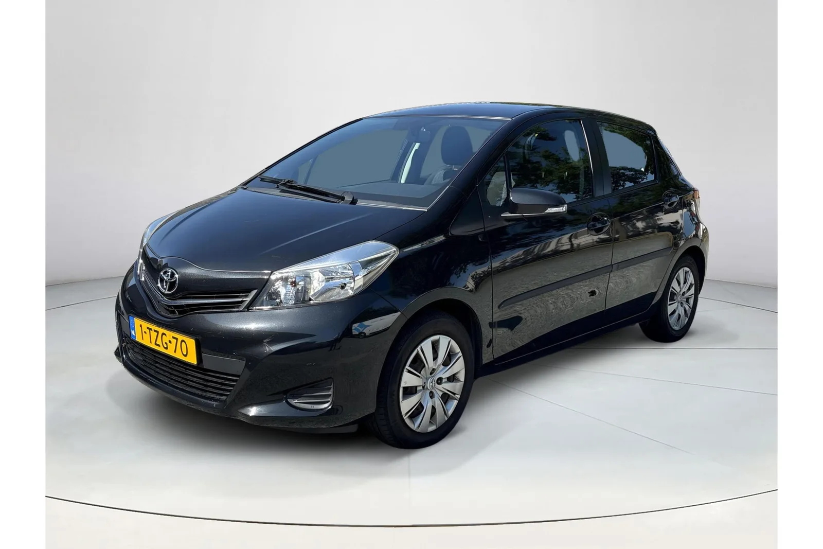 Toyota Yaris (2014) — foto 1