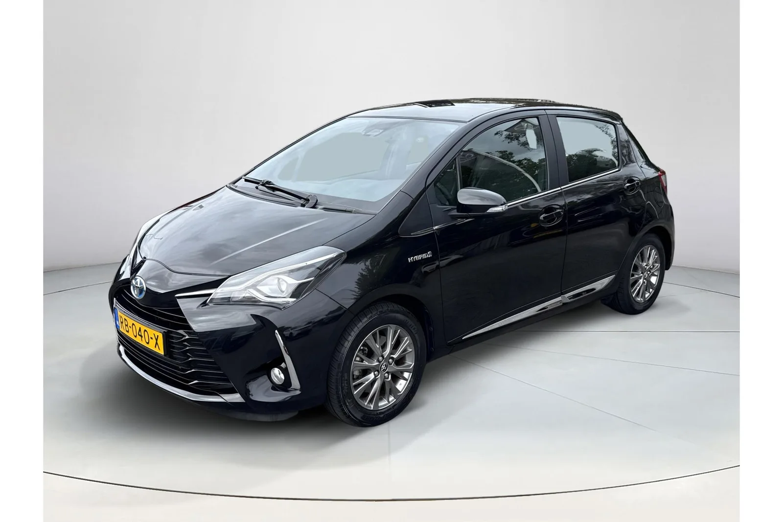 Toyota Yaris (2017) — foto 1