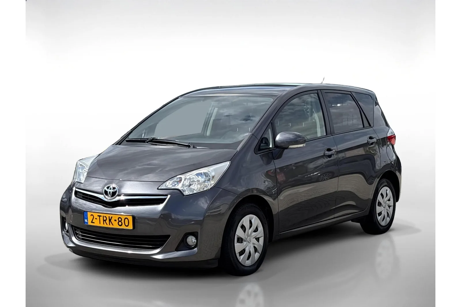 Toyota Verso-S (2014) — foto 1