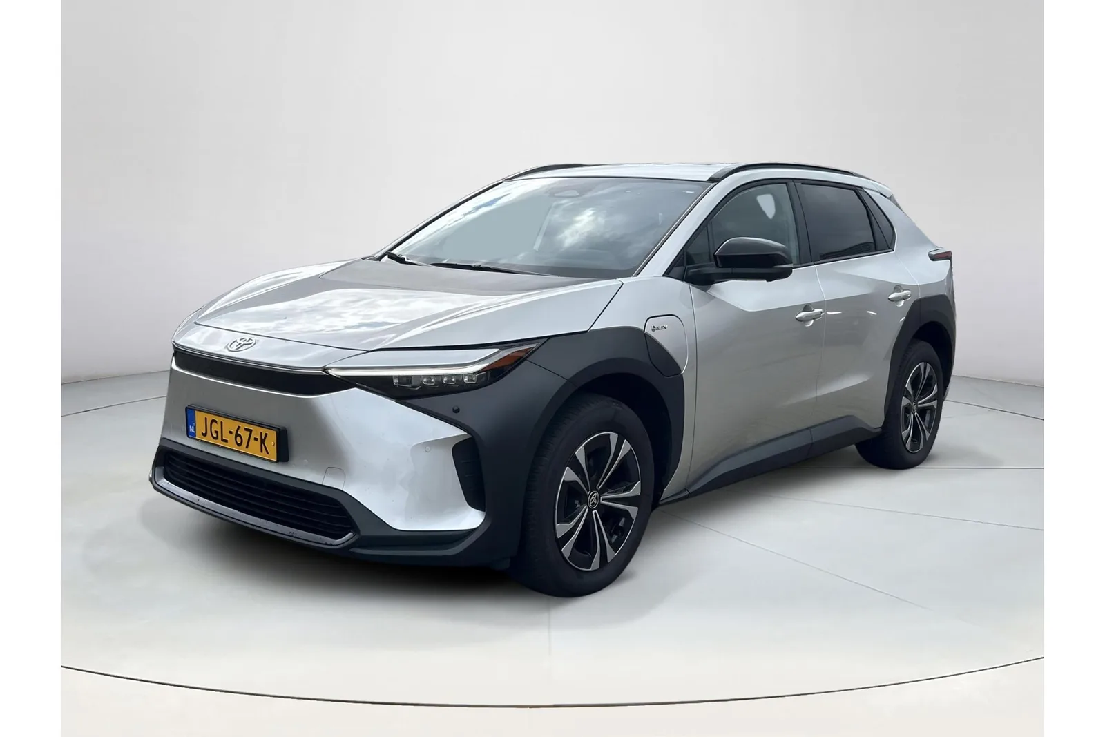 Toyota bZ4X (2025) — foto 1