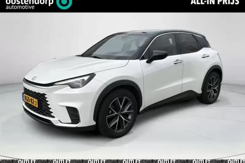 Lexus LBX (2024)