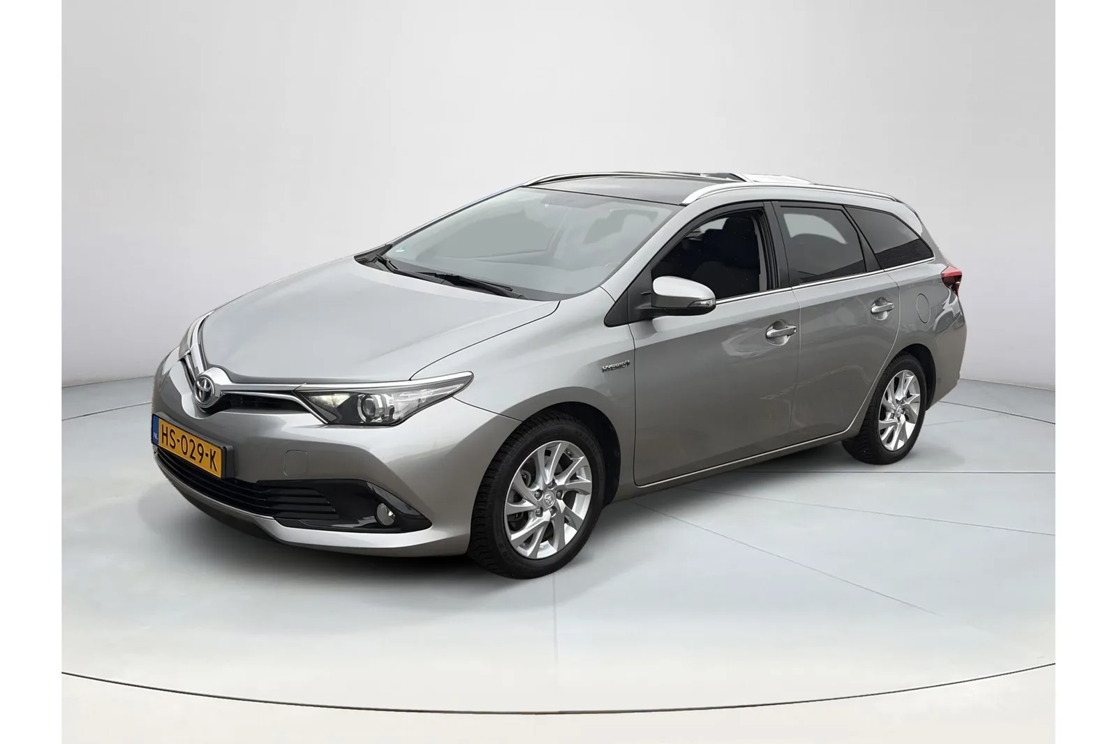 Toyota Auris (2015) — foto 1