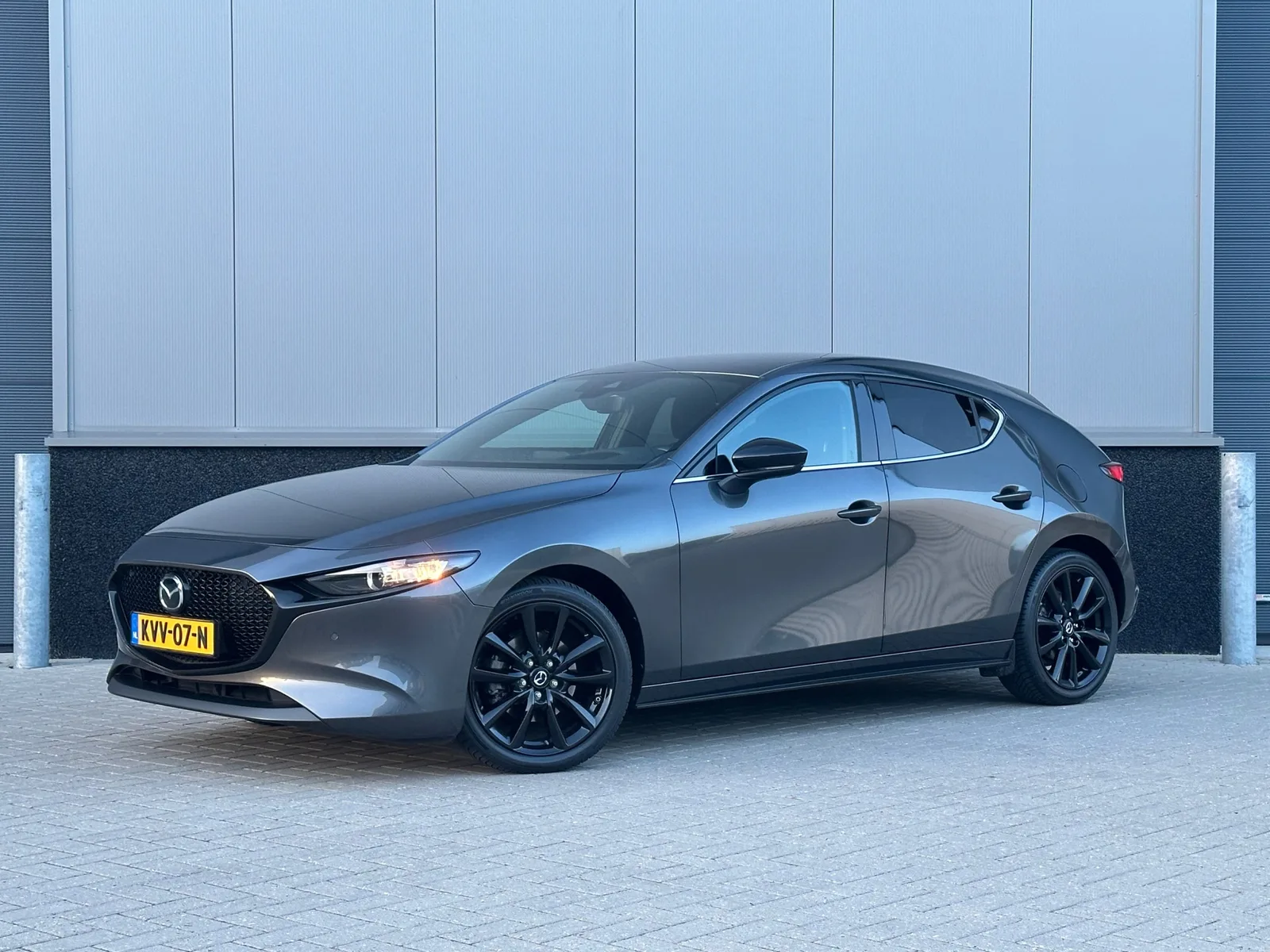 Mazda 3 (2023) — foto 1