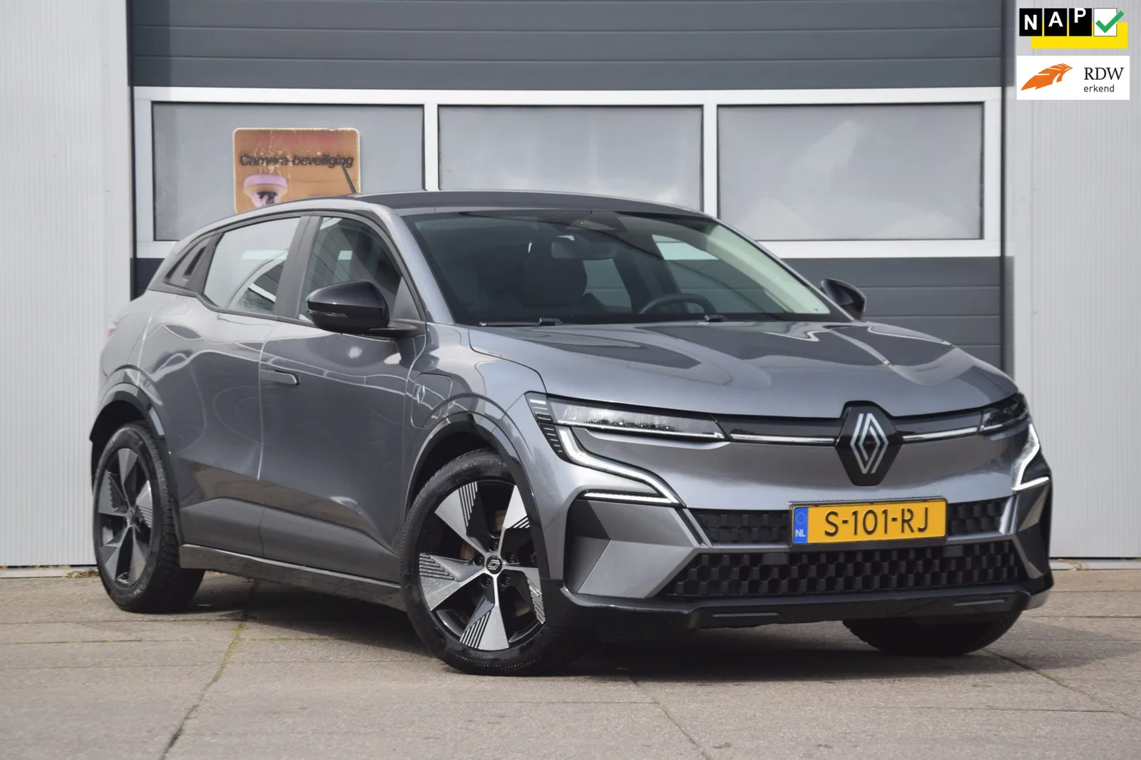 Renault Mégane E-Tech (2023) — foto 1