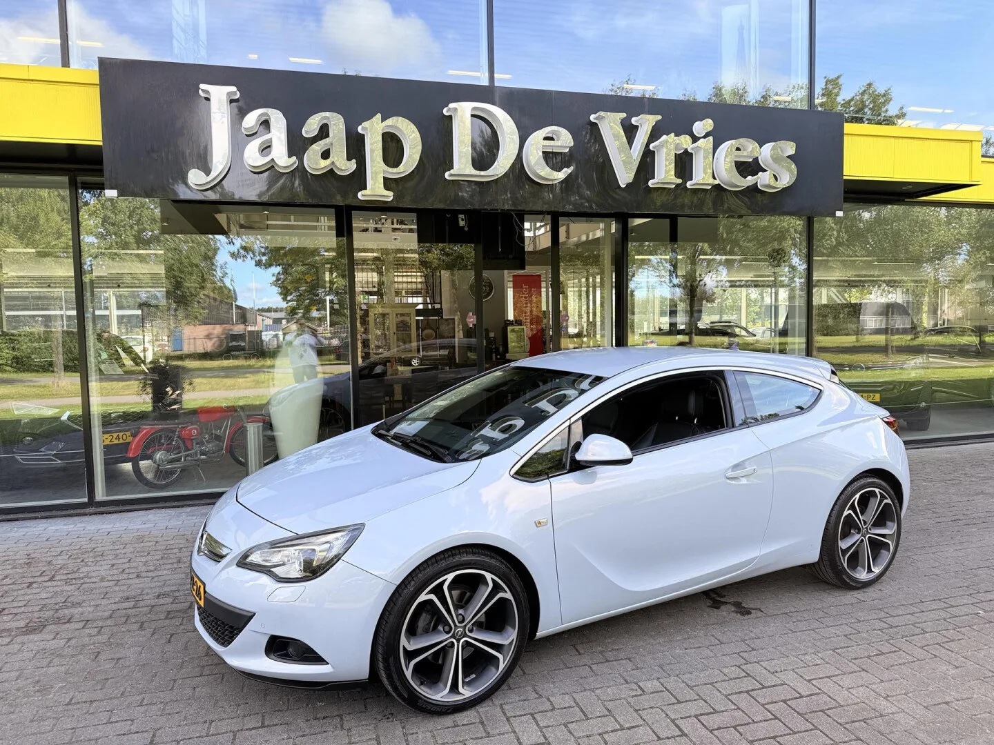 Opel Astra (2013) — foto 1