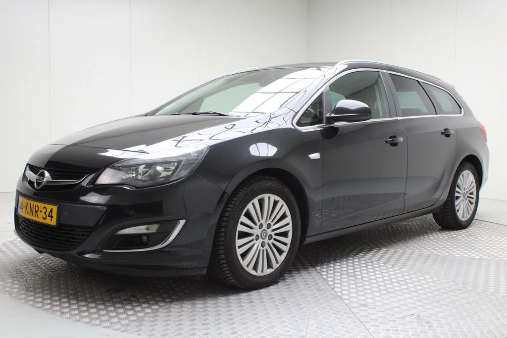 Opel Astra (2013) — foto 1